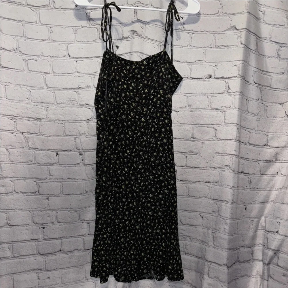 Urban Outfitters Black Ditsy Floral Printed Tie Strap Ashlee Midi Dress Size 6
